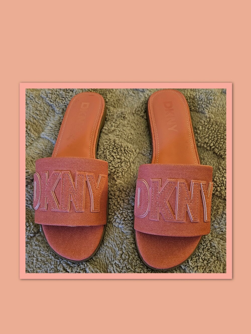 DKNY SLIP ON SANDALS
